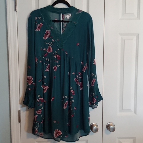 Eyeshadow Dresses & Skirts - Eyeshadow Teal Lace Long Sleeve Dress